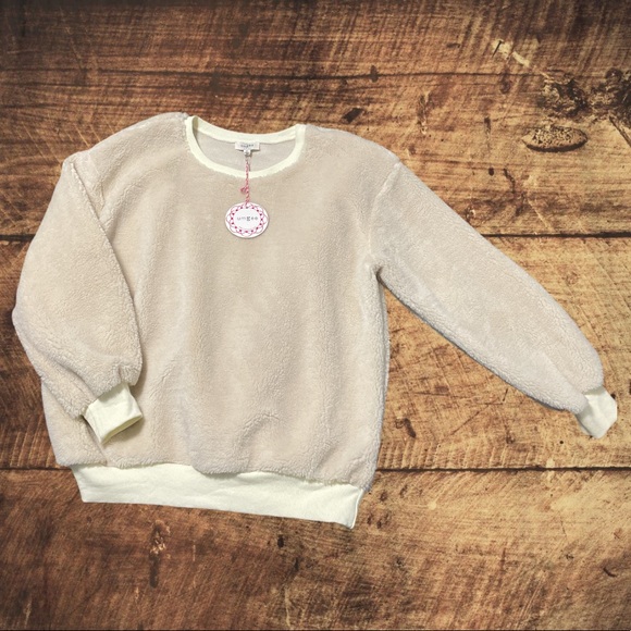 Umgee Tops - Women’s Umgee NWT furry sweatshirt